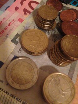 banknoty i monety w walucie euro